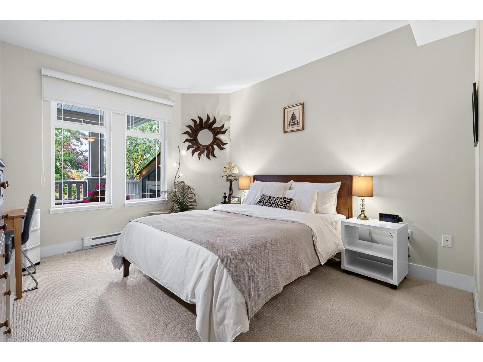 215 15392 16A AVENUE, Surrey