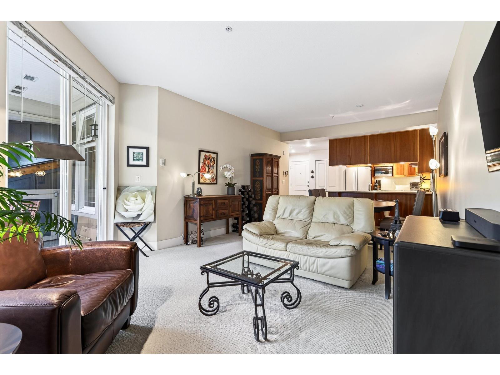 215 15392 16A AVENUE, Surrey