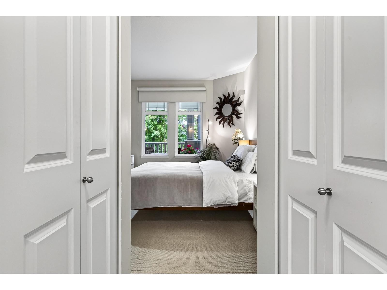 215 15392 16A AVENUE, Surrey