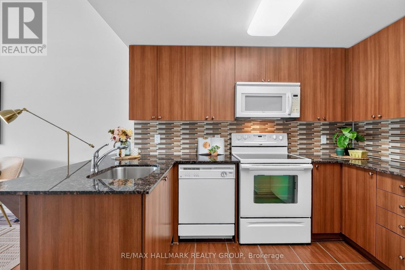 #405 250 LETT STREET - Image 13