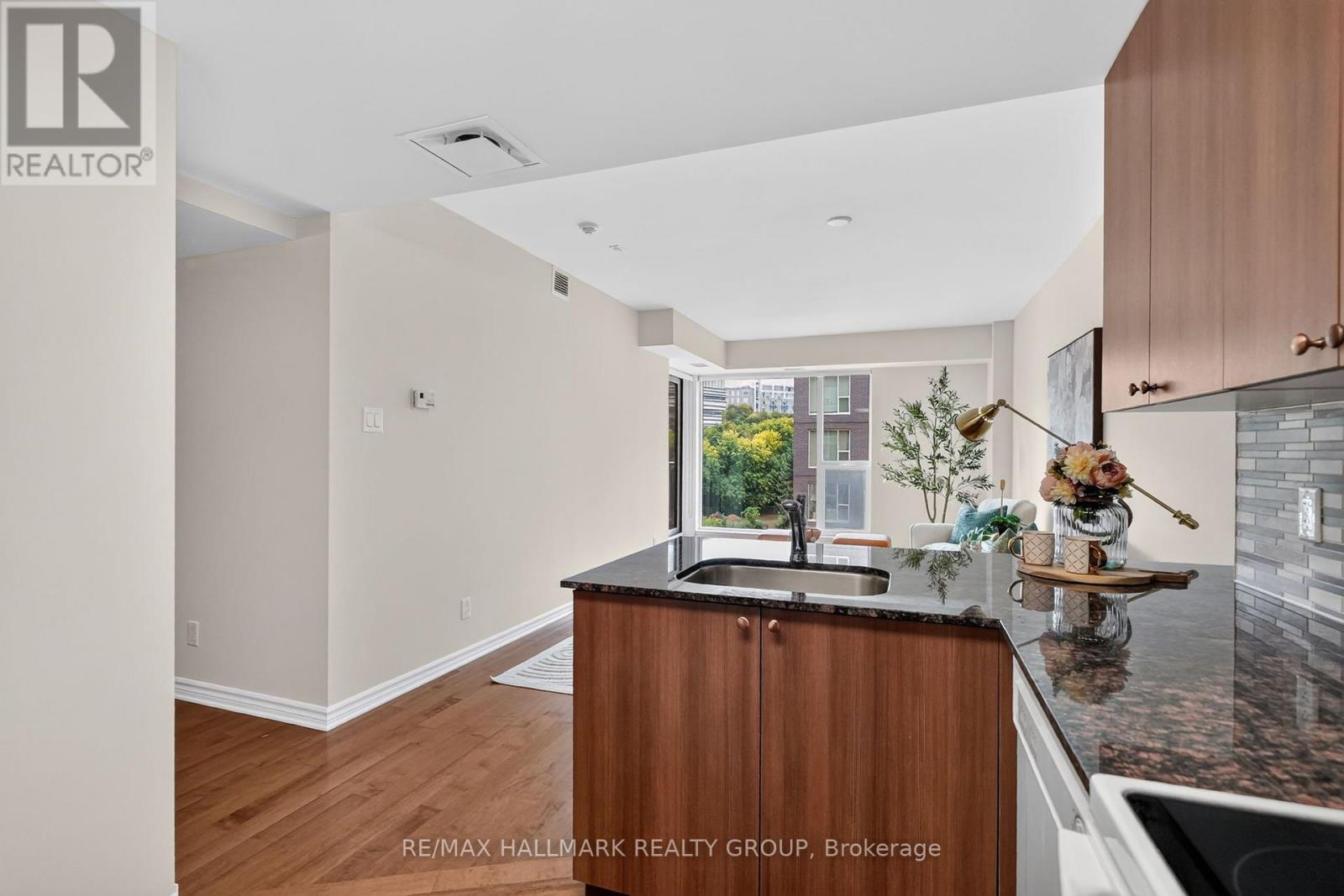 #405 250 LETT STREET - Image 15