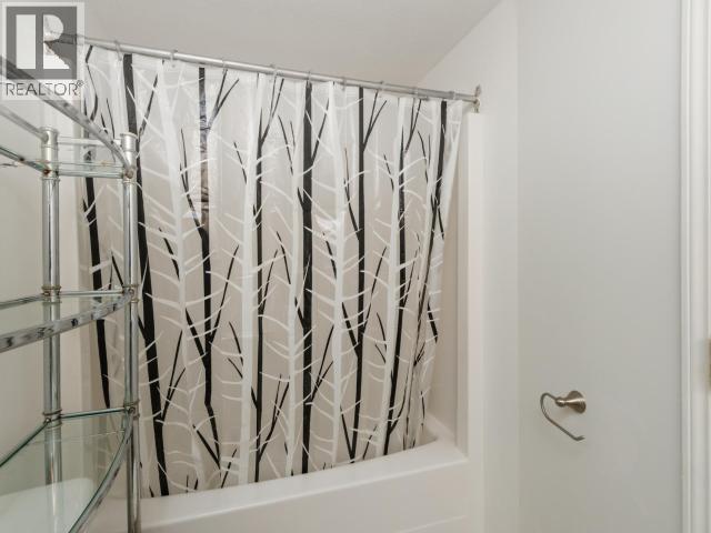 146 FALCON DRIVE - Image 25