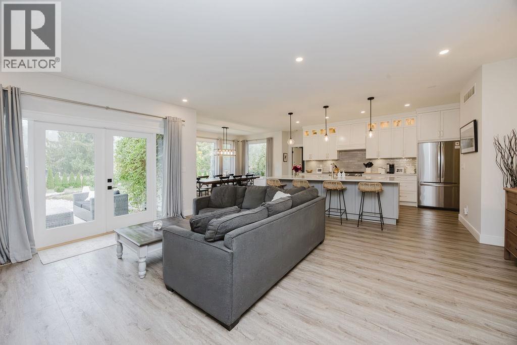 420 SOLAZ PLACE, Gibsons