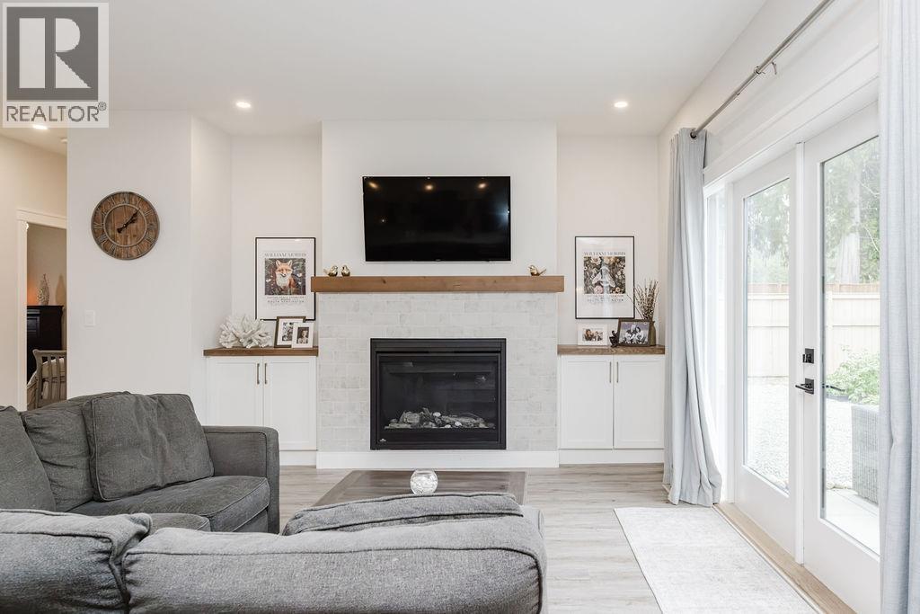 420 SOLAZ PLACE, Gibsons