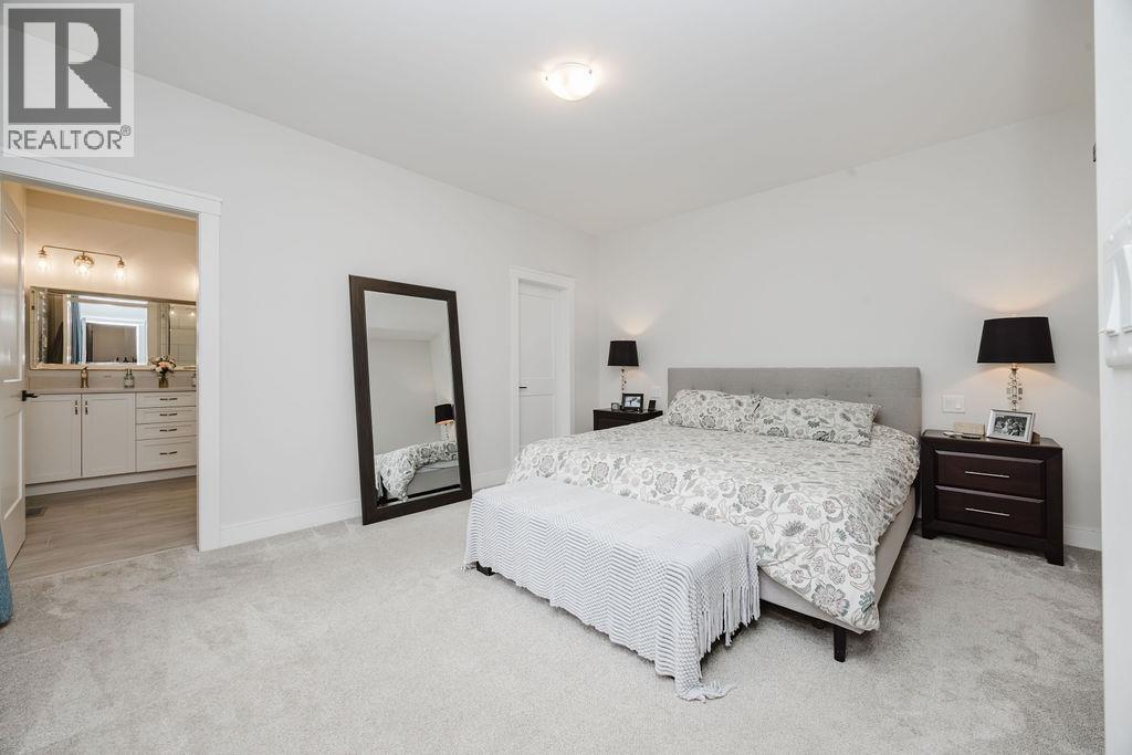 420 SOLAZ PLACE, Gibsons