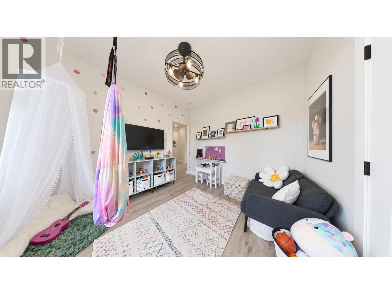 420 SOLAZ PLACE, Gibsons