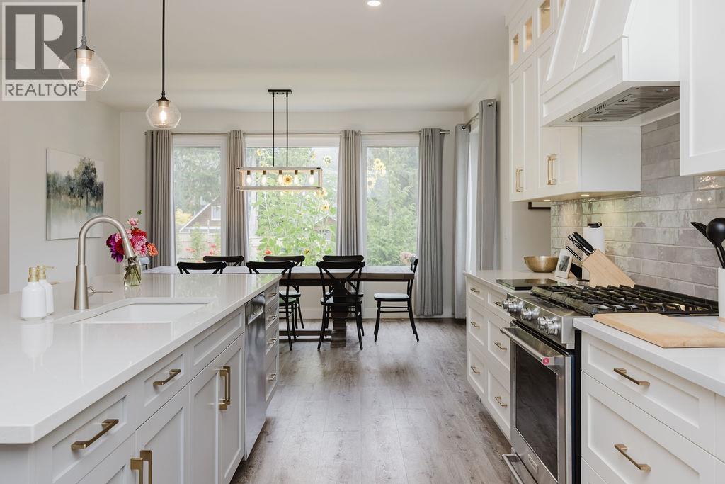 420 SOLAZ PLACE, Gibsons