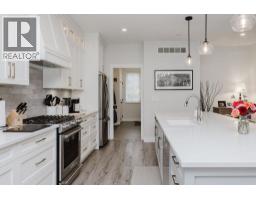 420 Solaz Place, Gibsons, BC V0N1V5 Photo 10