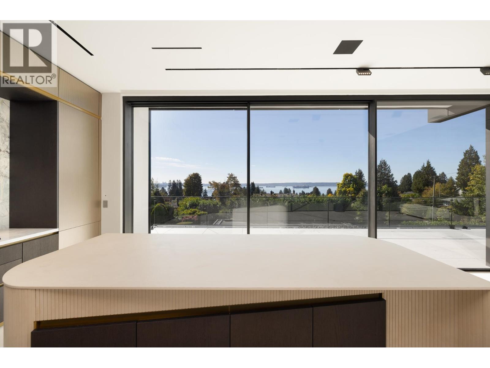 2484 OTTAWA AVENUE, West Vancouver