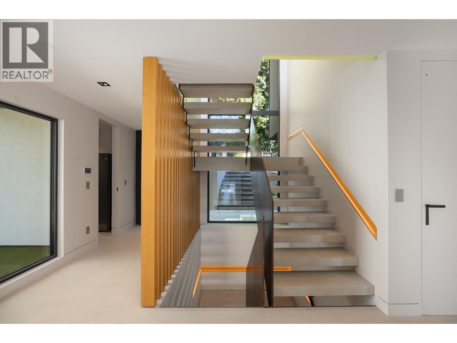 2484 OTTAWA AVENUE, West Vancouver