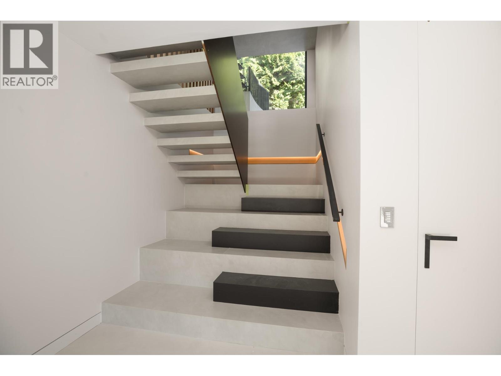 2484 OTTAWA AVENUE, West Vancouver