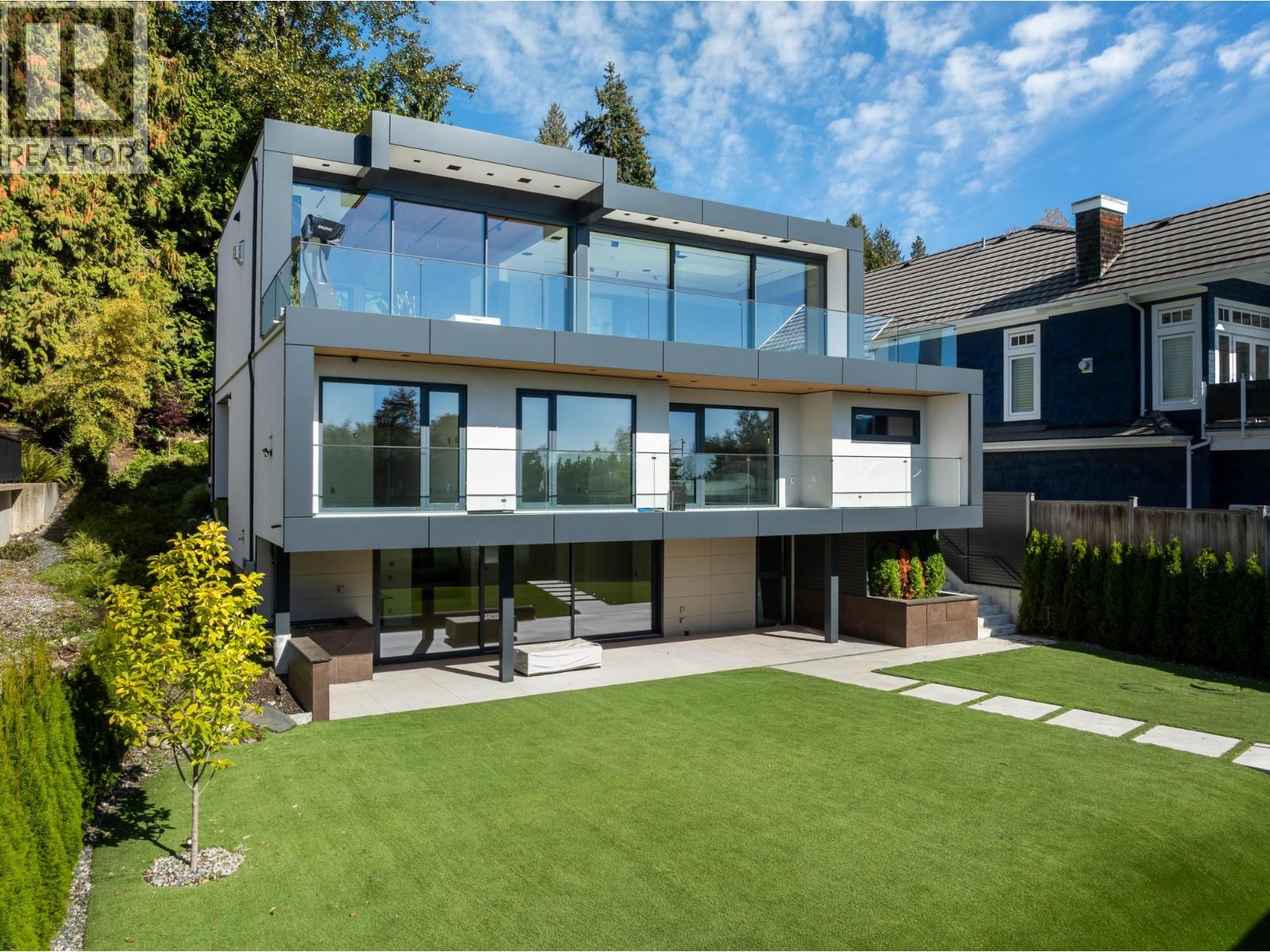 2484 OTTAWA AVENUE, West Vancouver