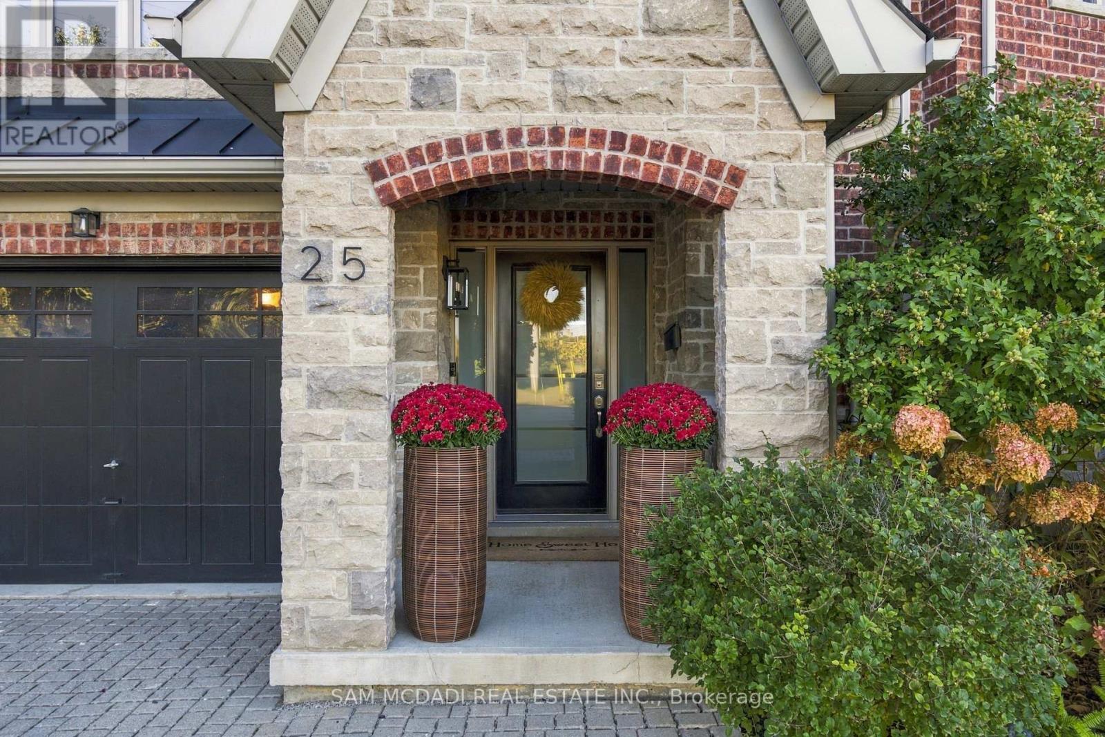 25 Premium Way, Mississauga, ON photo 2