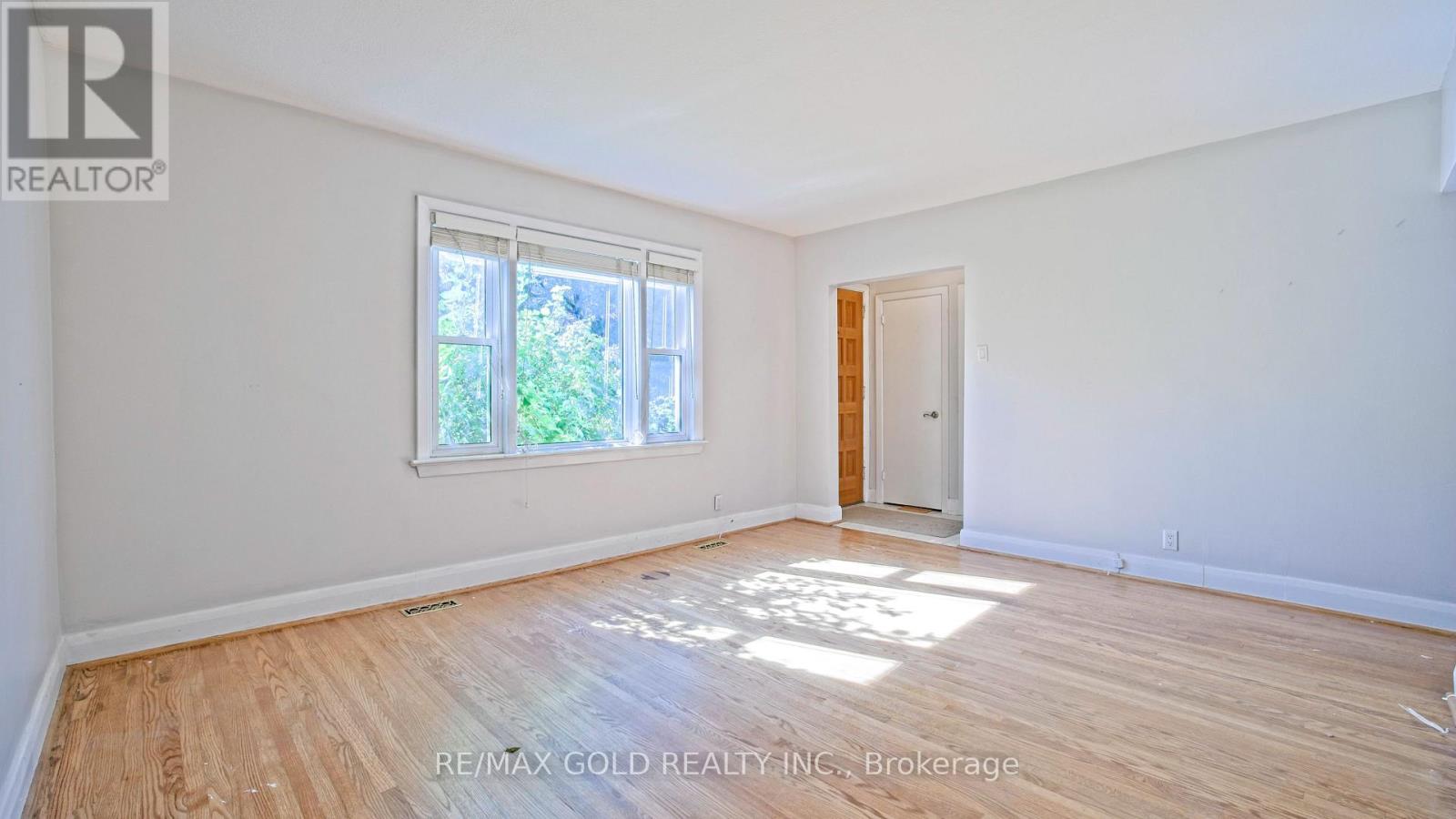 11 Pine Avenue North, Mississauga, ON photo 12