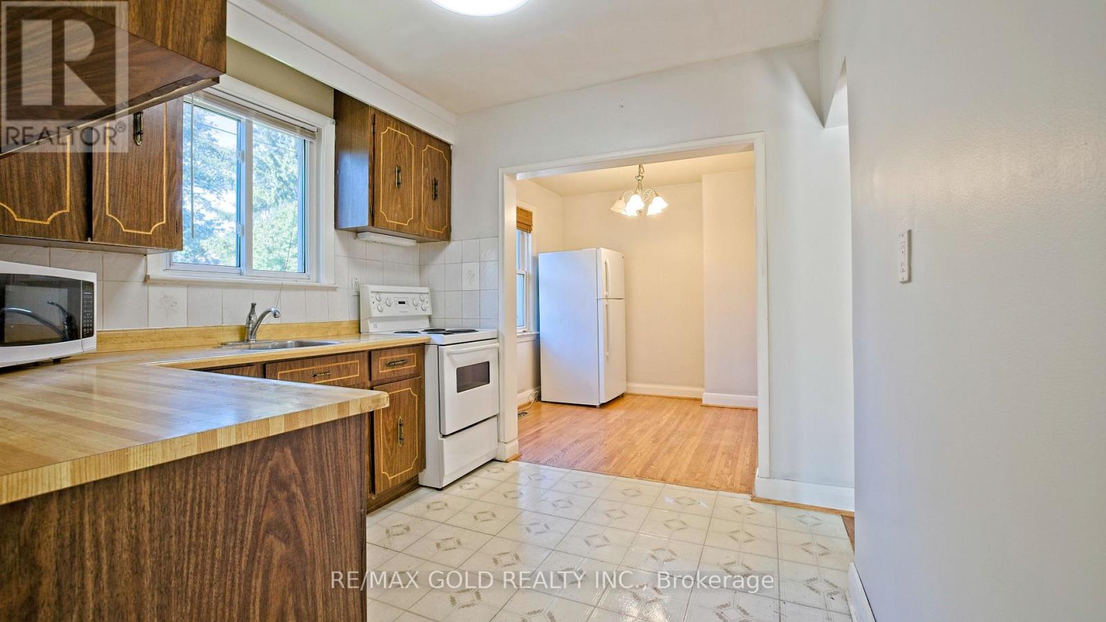 11 Pine Avenue North, Mississauga, ON photo 13