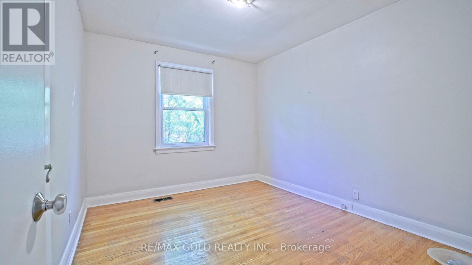 11 PINE AVENUE N - 19