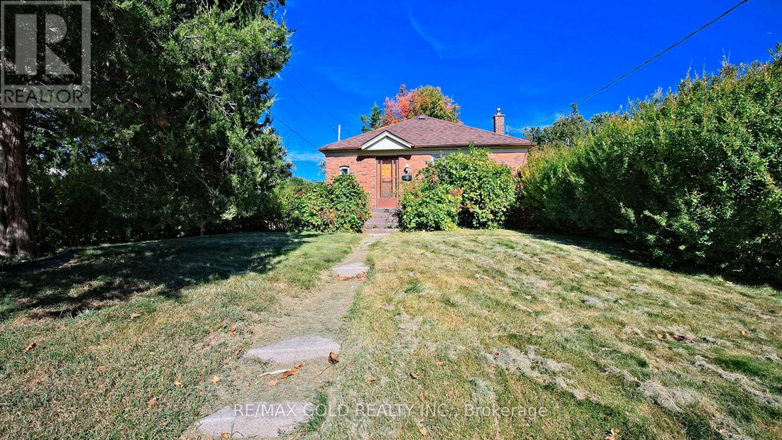 11 PINE AVENUE N - 6