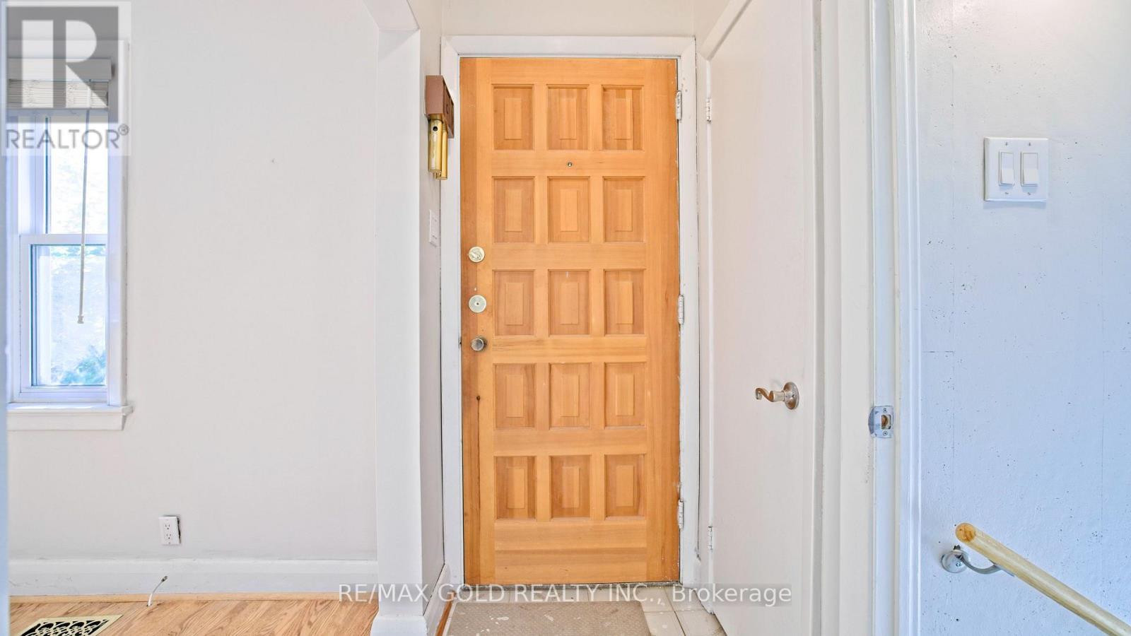 11 PINE AVENUE N - 8