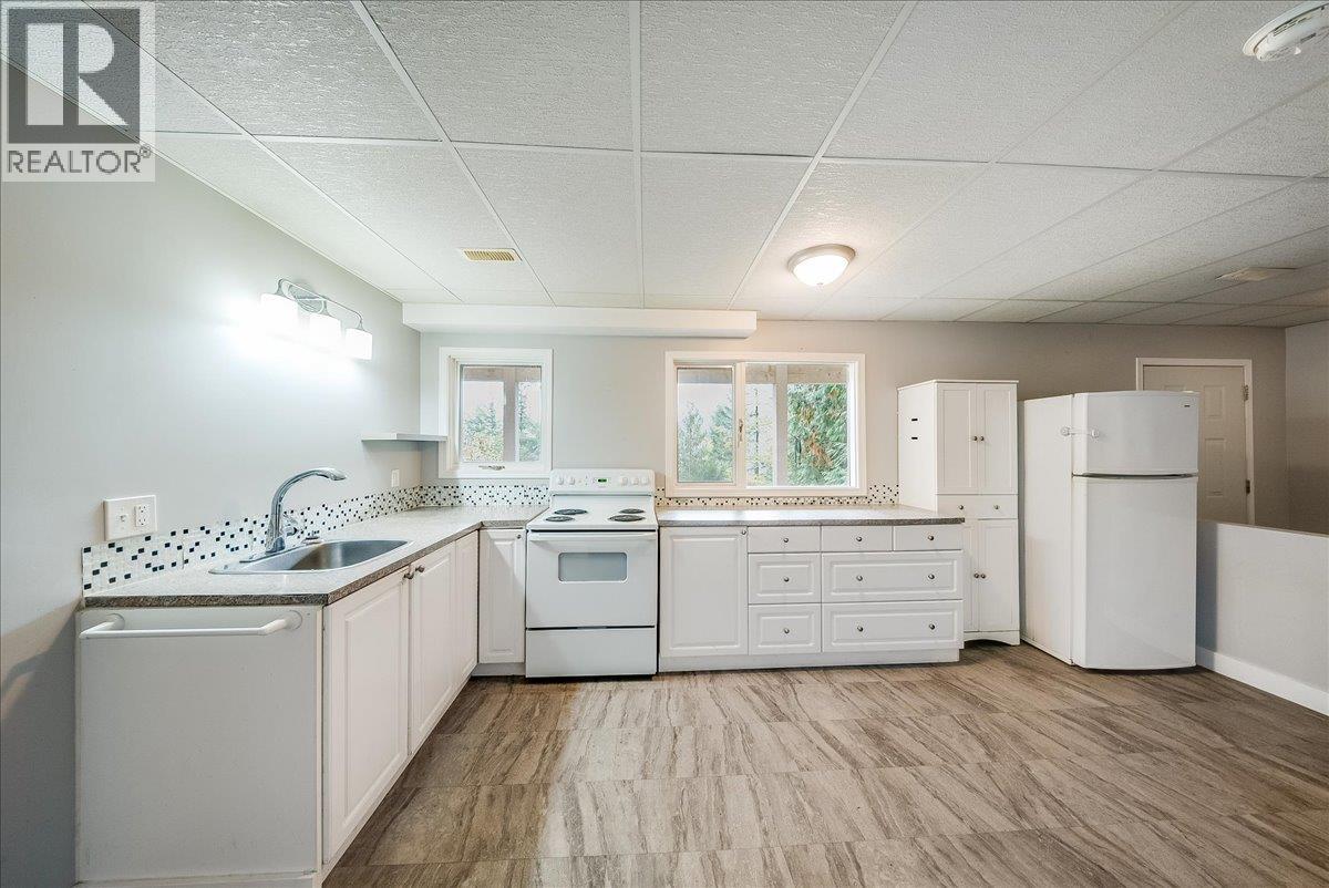 2421 12th Avenue, Castlegar