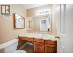 Kitchen - 2421 12th Avenue, Castlegar, BC V1N4A9 Photo 14