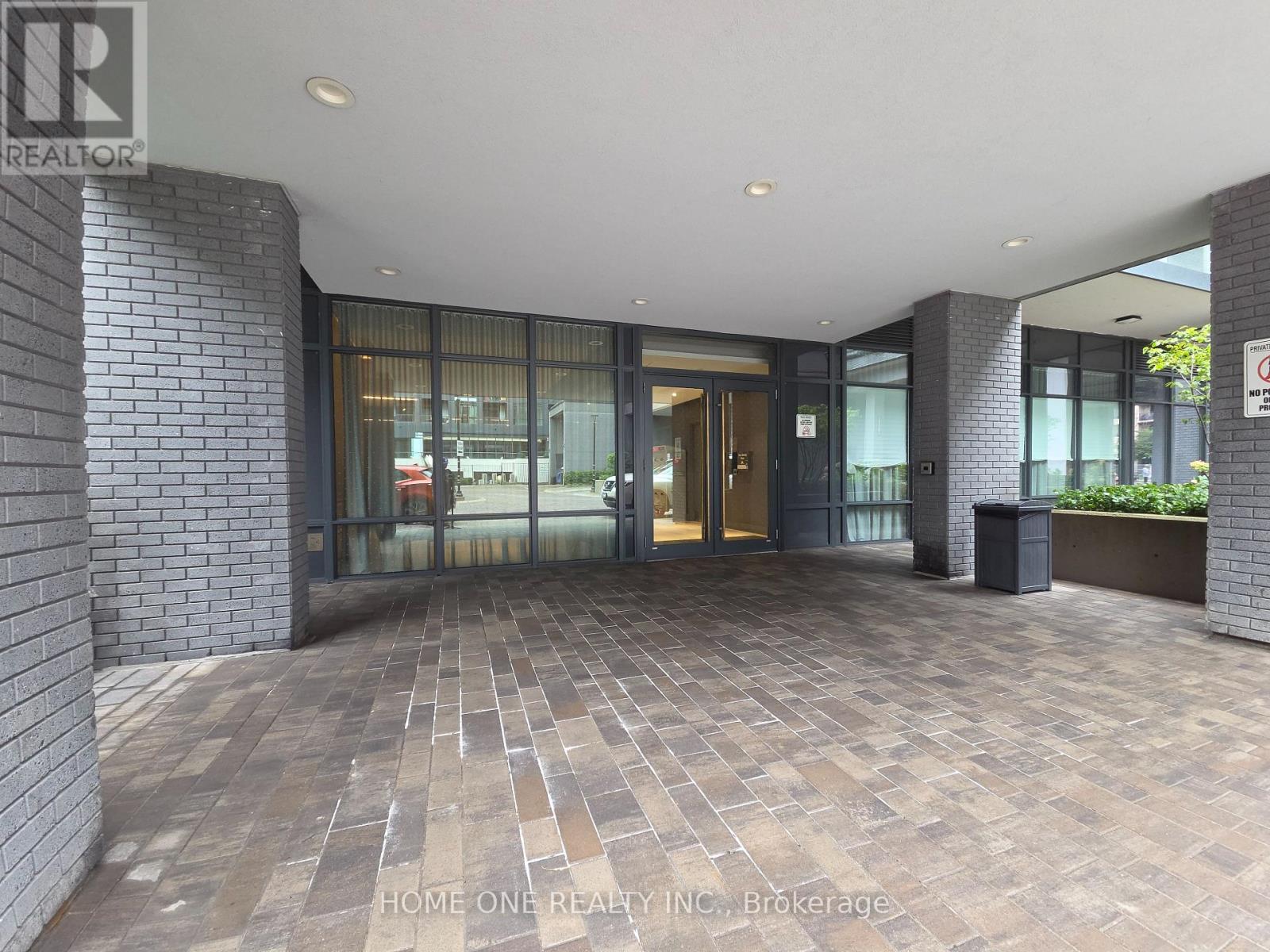 621 Sheppard Avenue East — photo 32