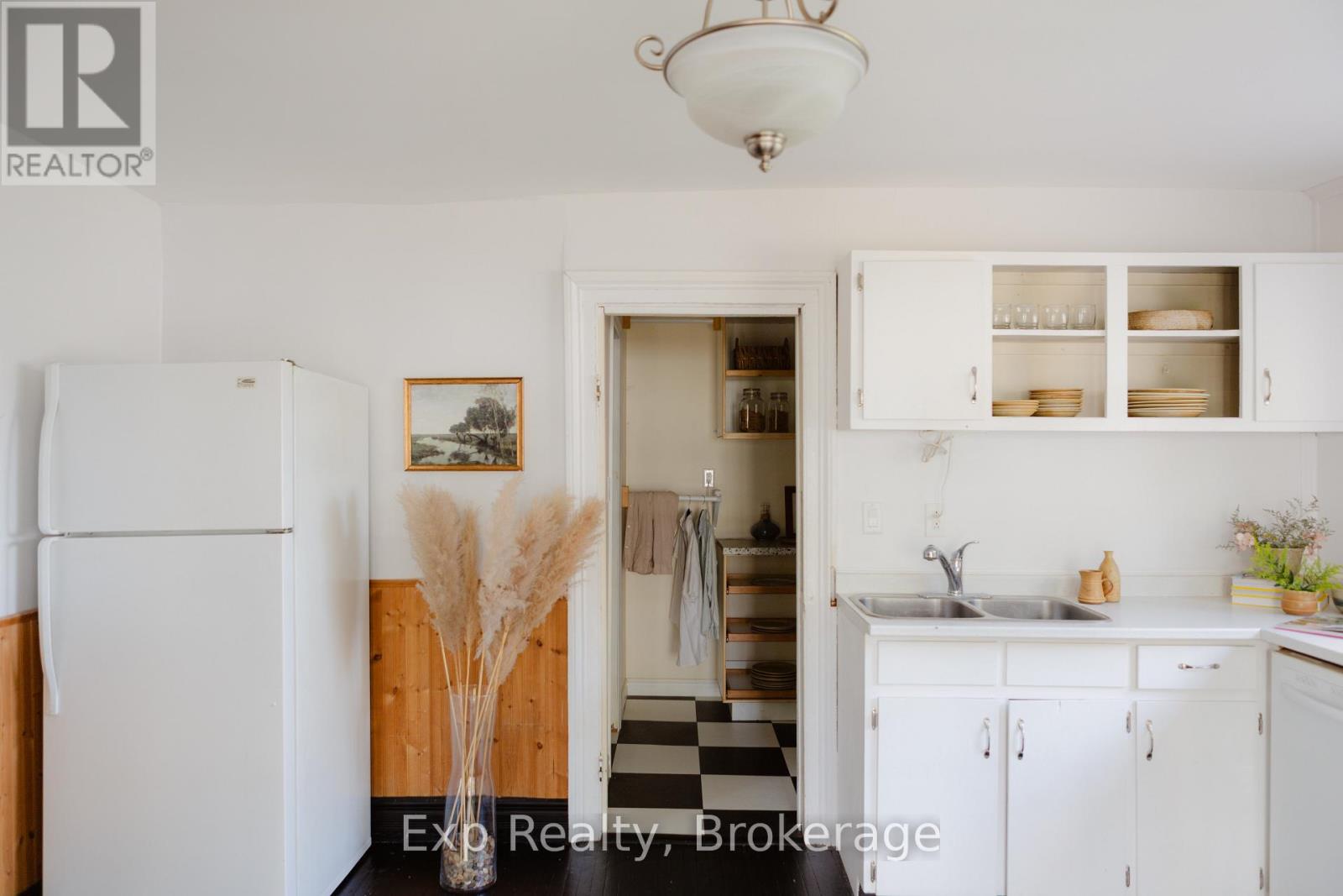 112 FRONT STREET W - 5