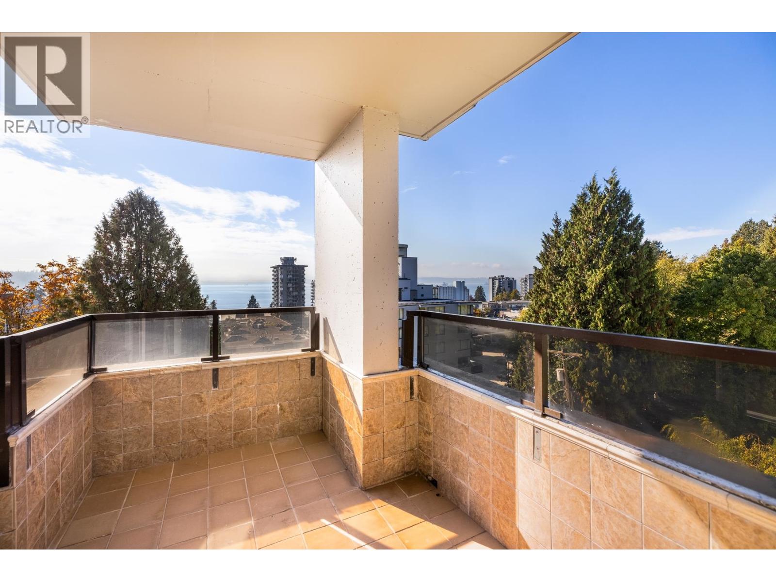 703 1737 DUCHESS AVENUE, West Vancouver