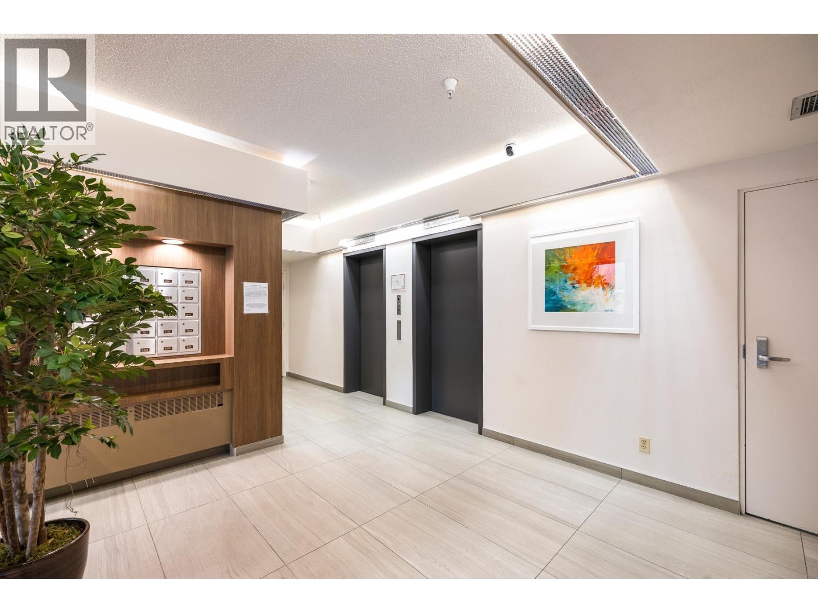 703 1737 DUCHESS AVENUE, West Vancouver