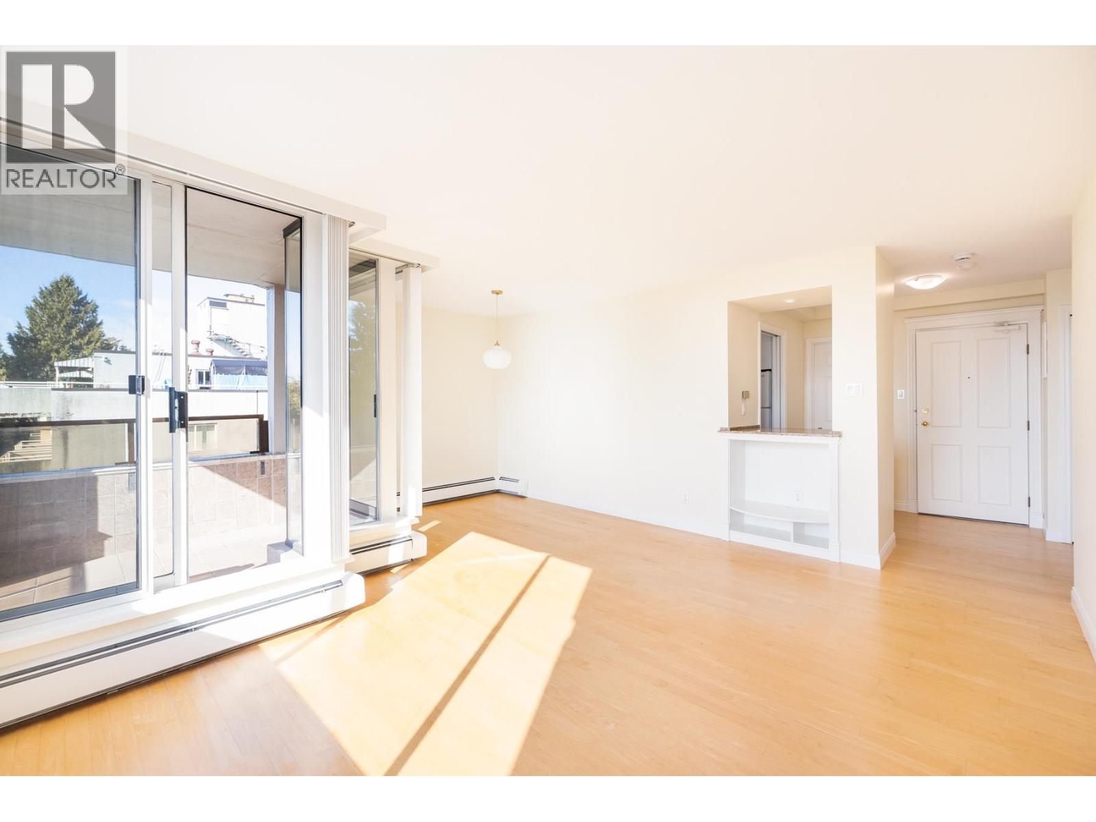 703 1737 DUCHESS AVENUE, West Vancouver