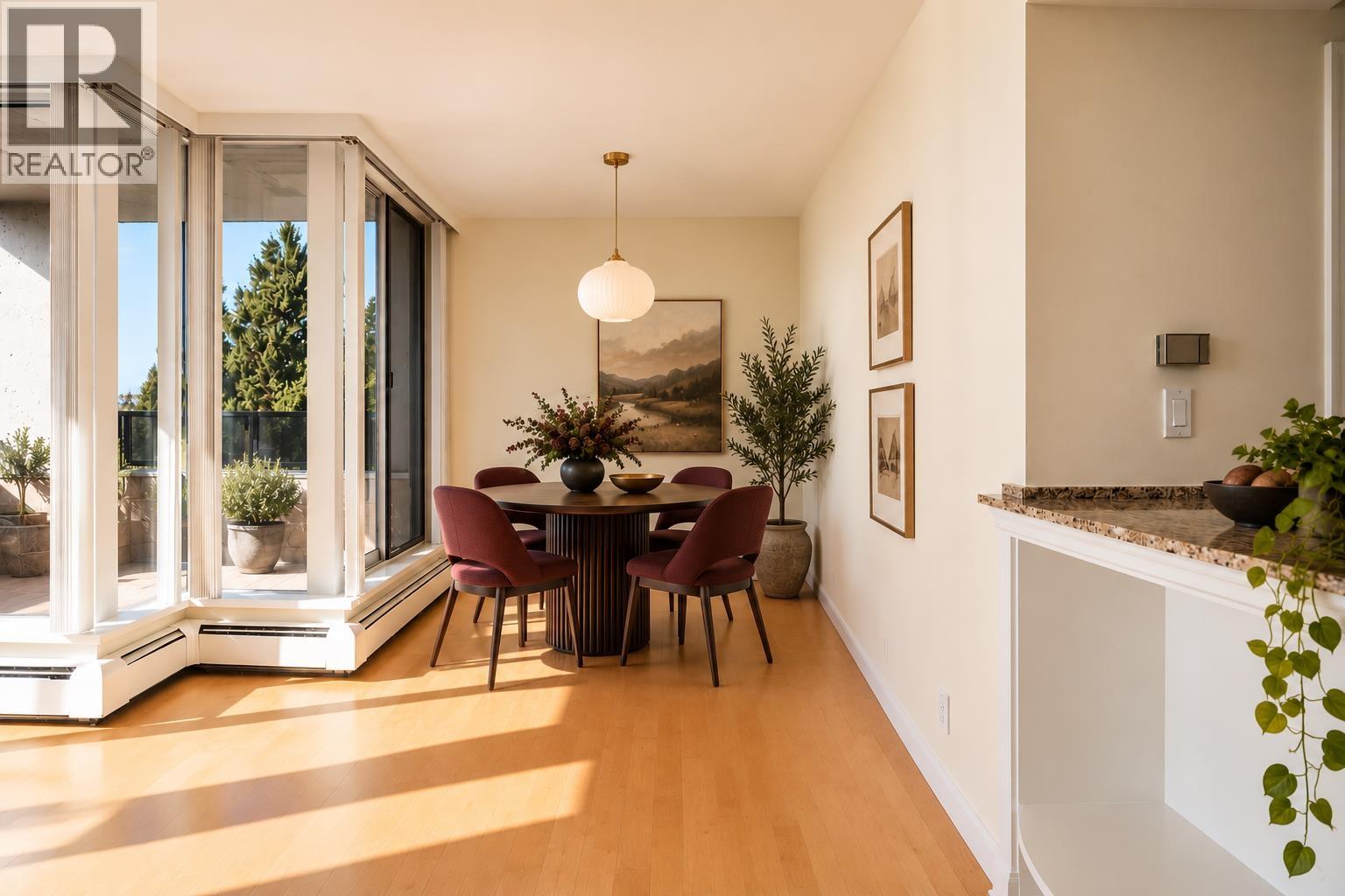 703 1737 DUCHESS AVENUE, West Vancouver