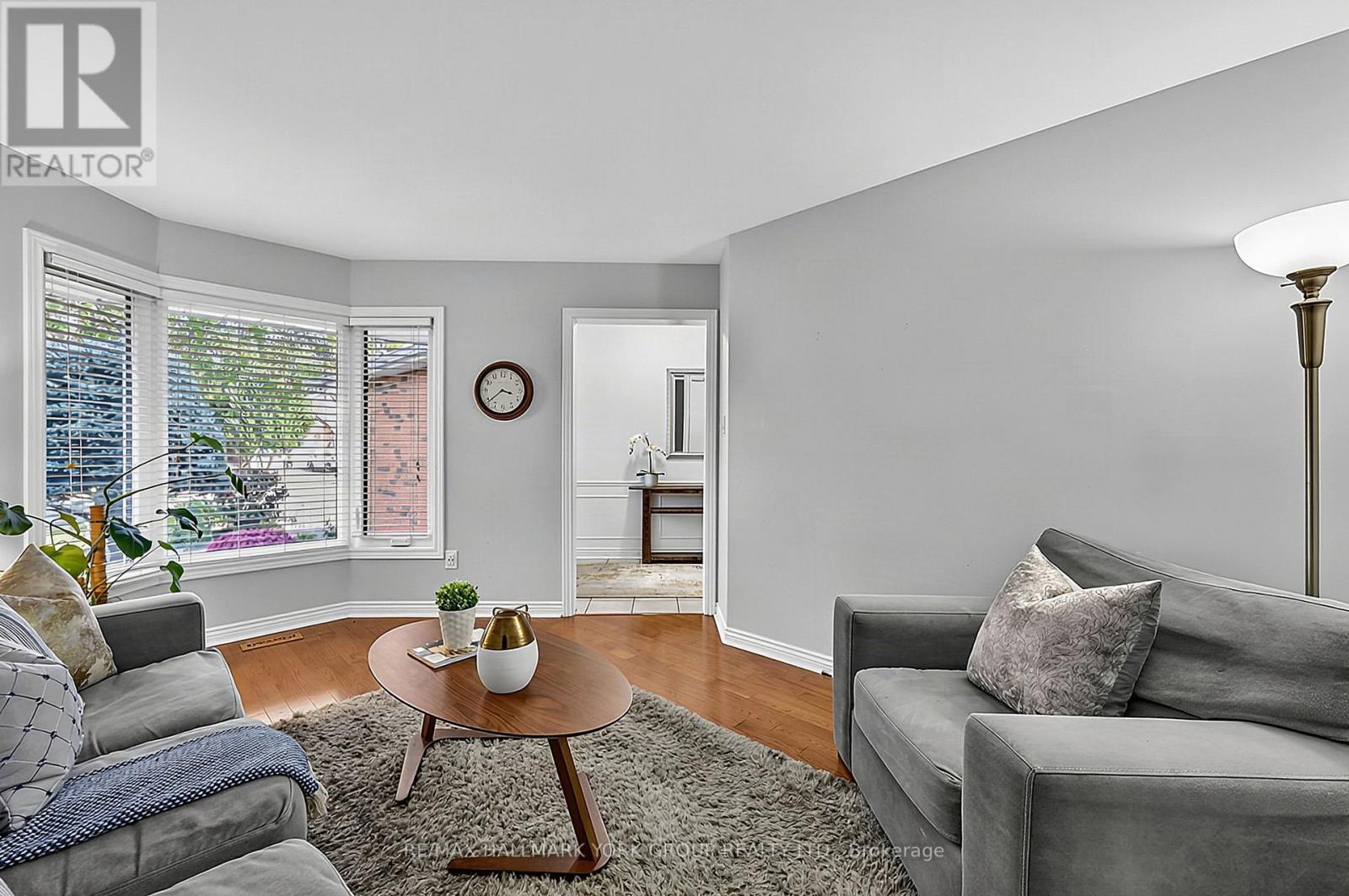 434 Lavas Road, Newmarket, ON photo 6