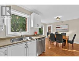 Kitchen - 434 Lavas Road, Newmarket, ON L3Y8H4 Photo 12