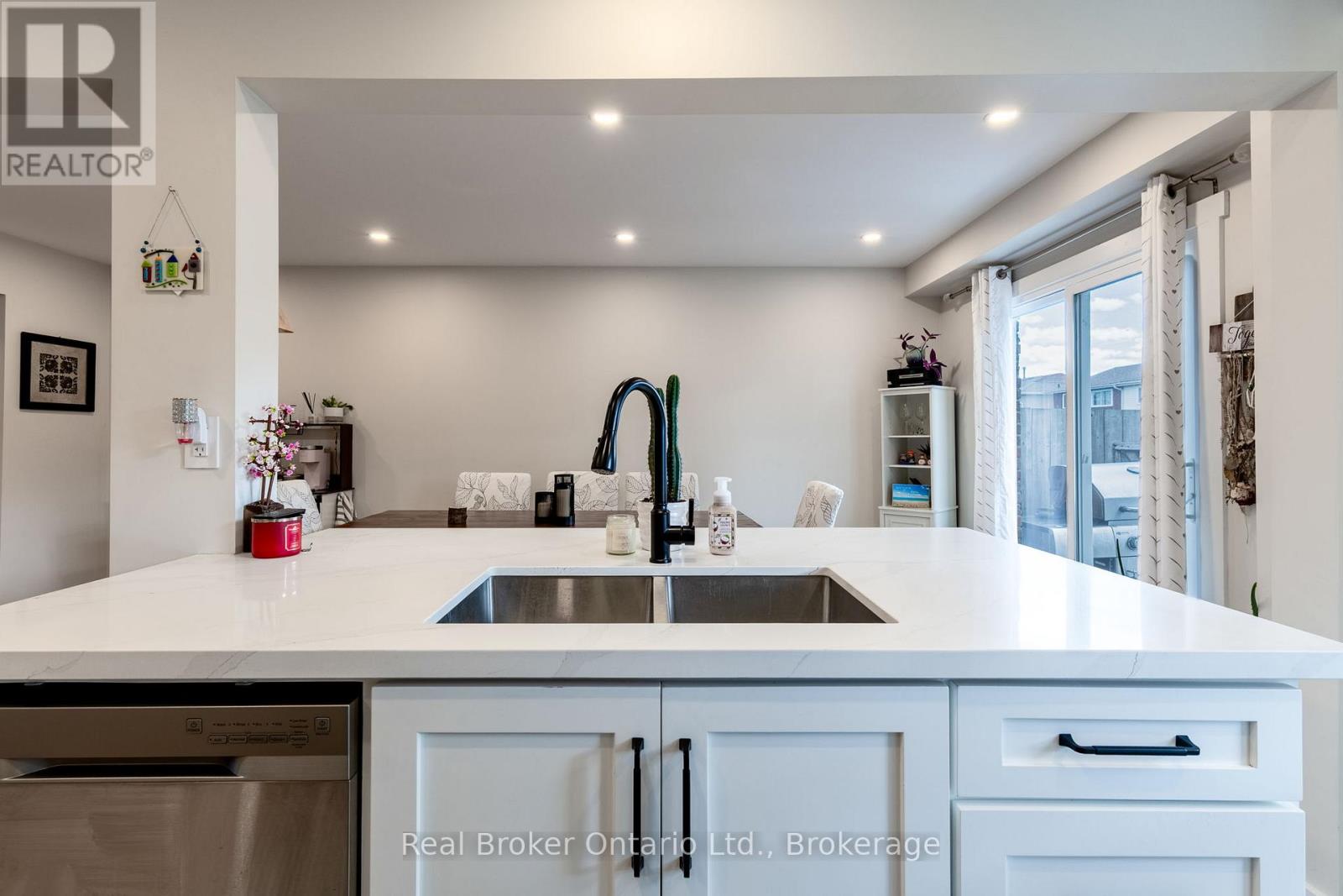 38 CHRISTIE CRESCENT, Barrie (Letitia Heights) — photo 6