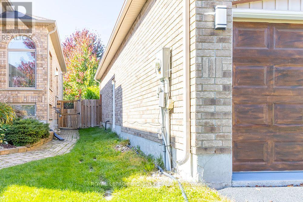 32 Davis Street, Collingwood, ON photo 8