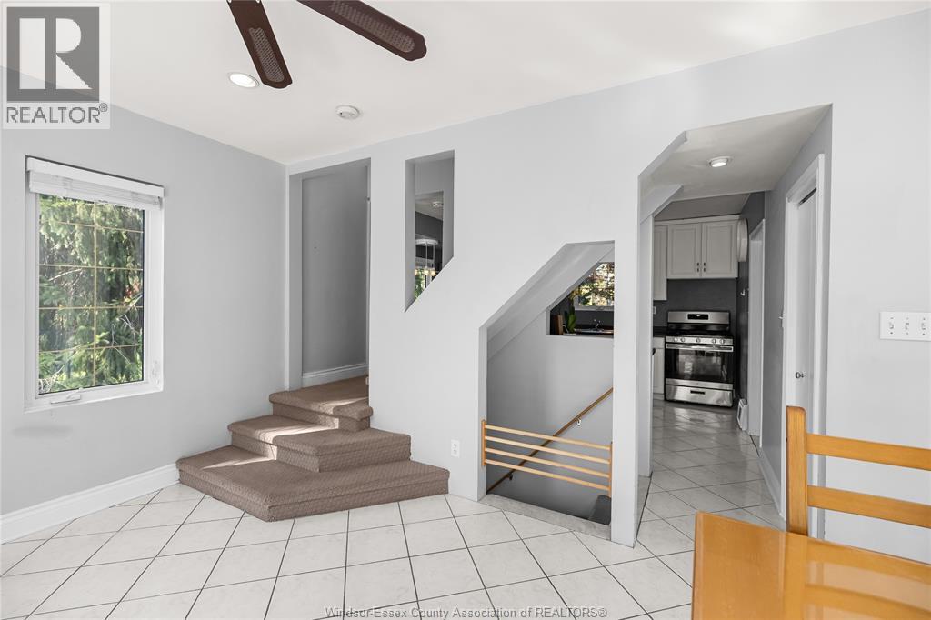 3926 ROSELAND DRIVE West - 18