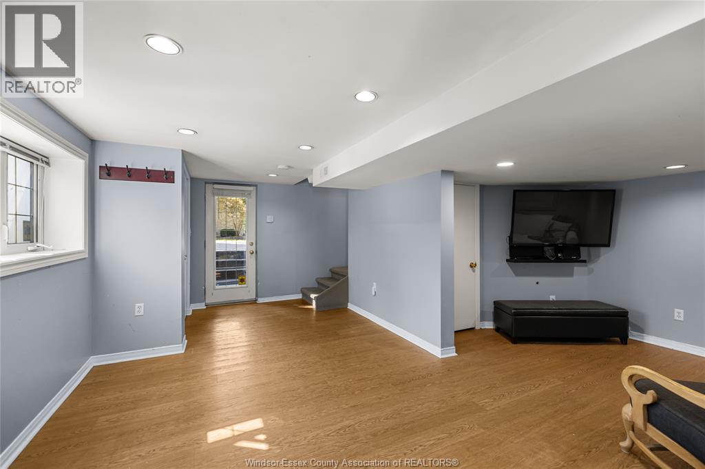3926 ROSELAND DRIVE West - Image 29
