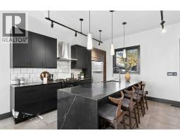 4pc Bathroom - 720a 24 Avenue Se, Calgary, AB T2G1P3 Photo 9