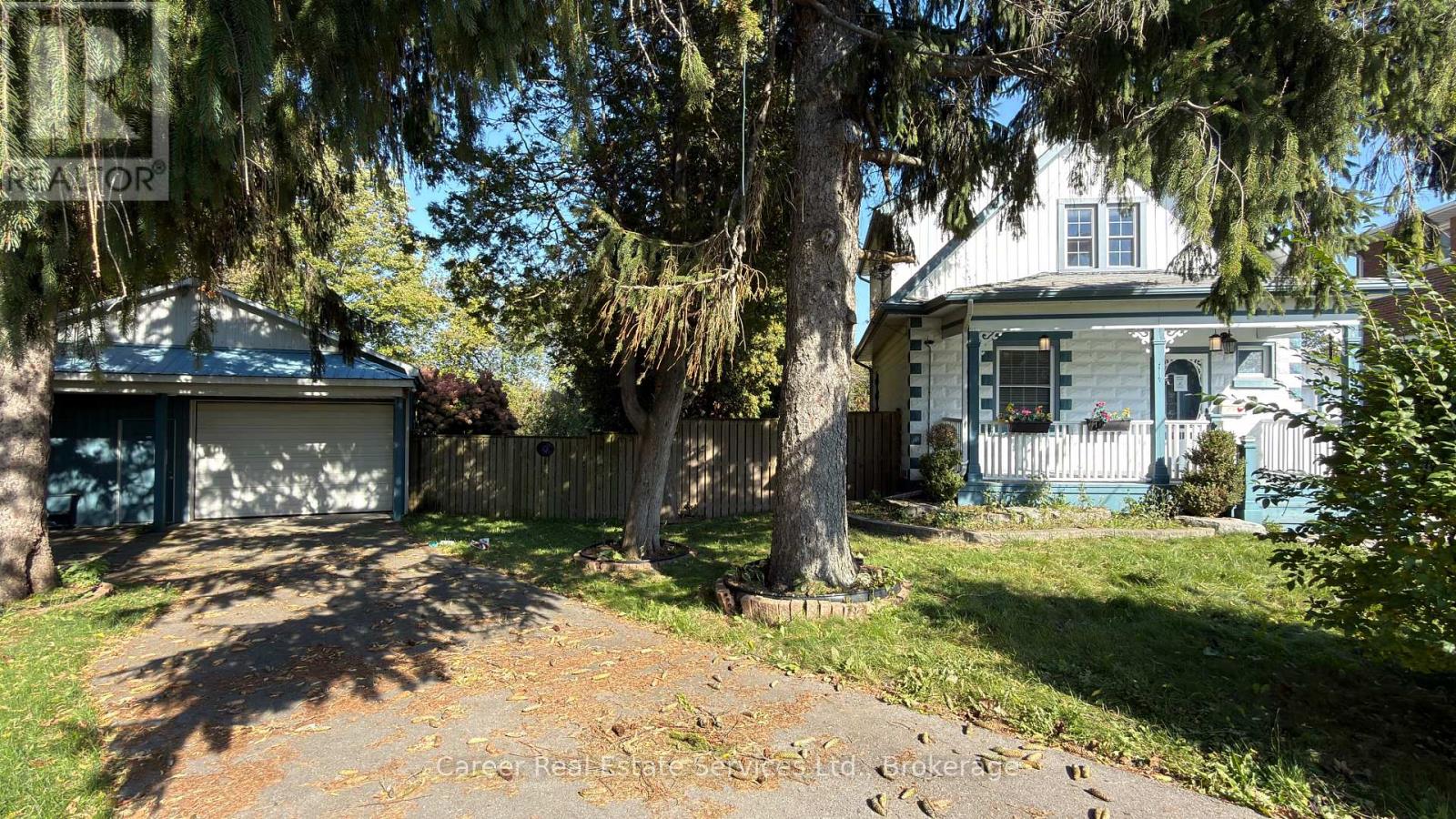 995 Cedar Street, Oshawa, ON photo 2