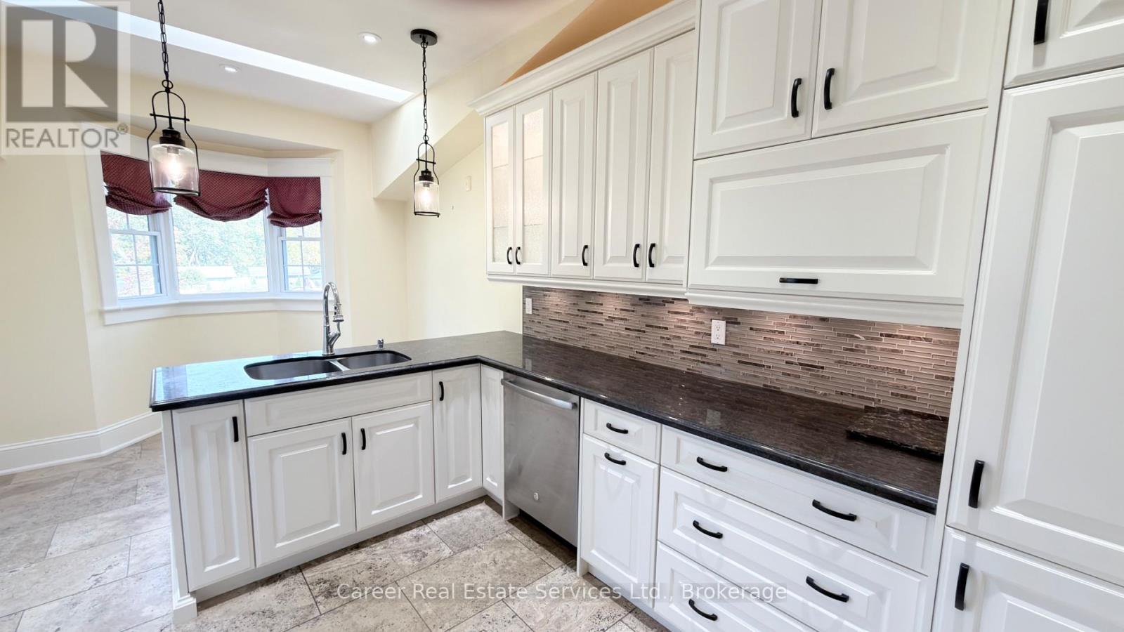995 Cedar Street, Oshawa, ON photo 7