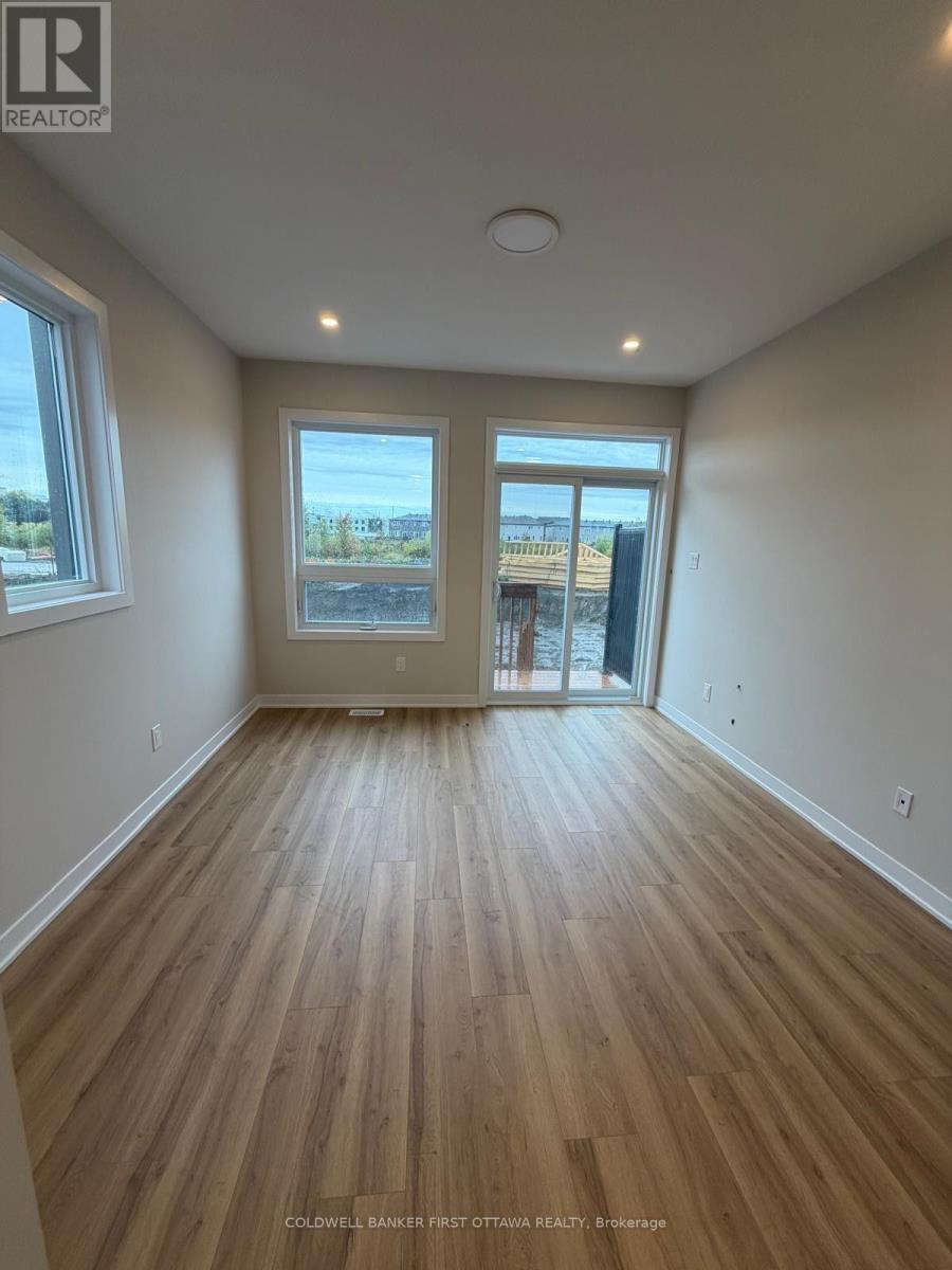 330 STARGRASS PRIVATE, Ottawa — photo 10