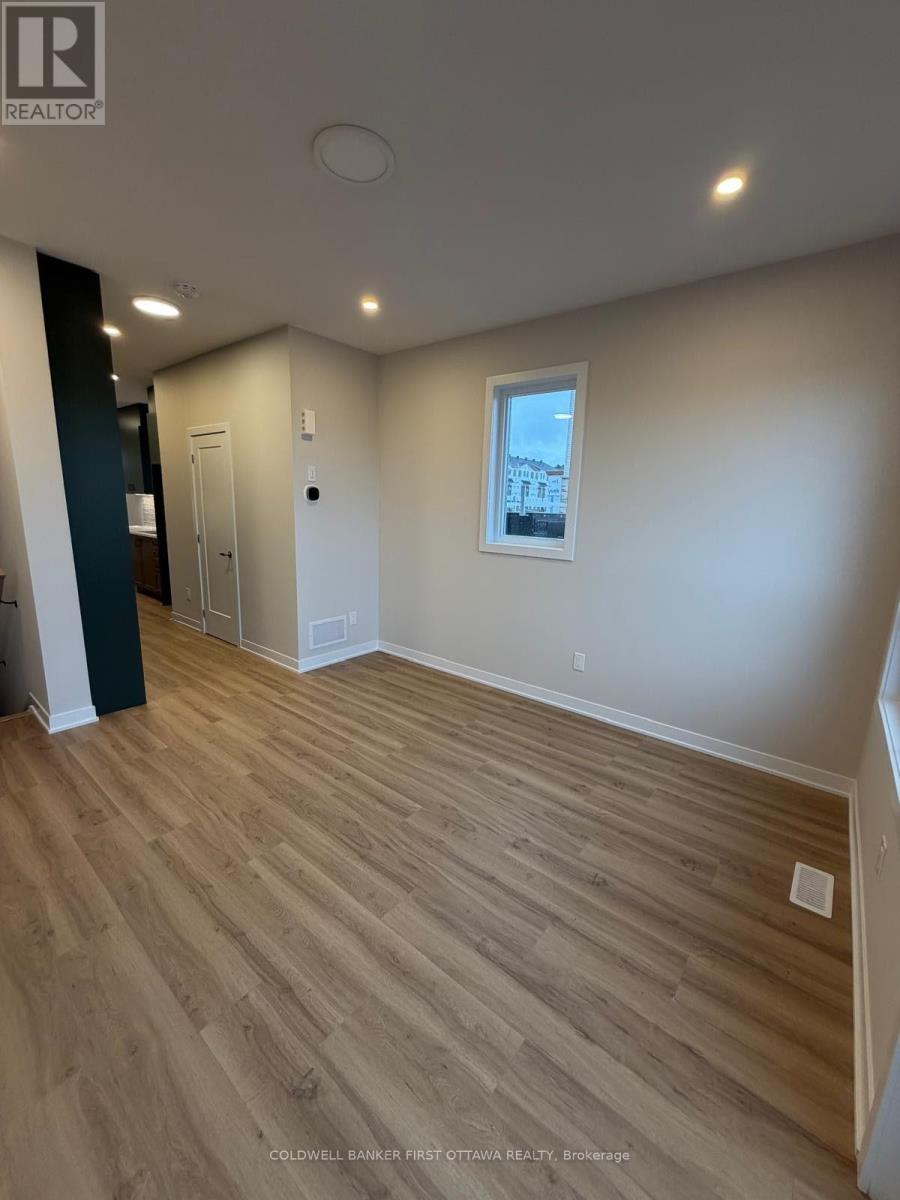330 STARGRASS PRIVATE, Ottawa — photo 4