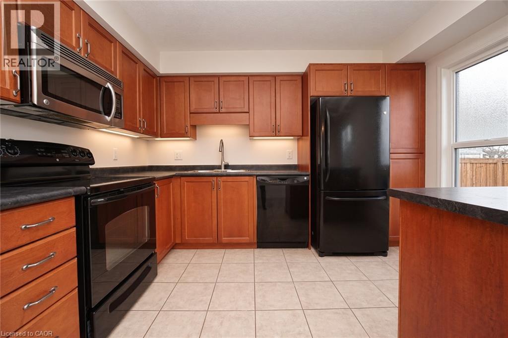 250 PARKVALE Drive, Kitchener — photo 5