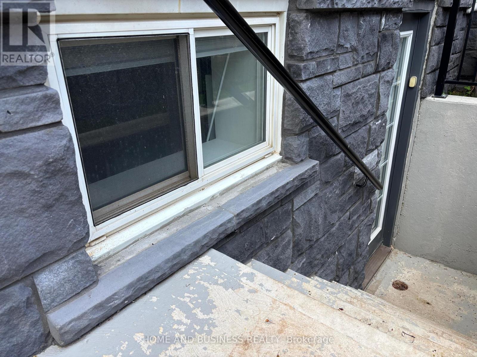 BSMT - 5651 TURNEY DRIVE, Mississauga (Streetsville) — photo 2