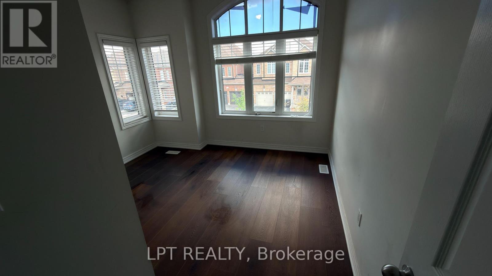 35 Humberstone Crescent — photo 19