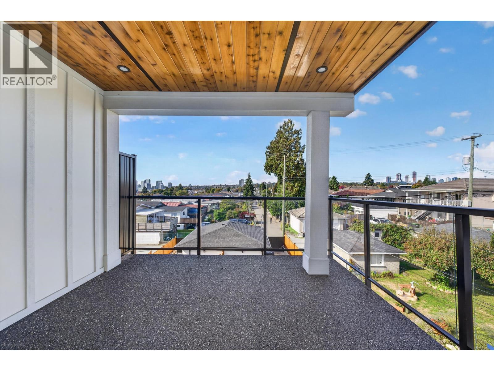 Photo of 2 7361 FRASER STREET 25