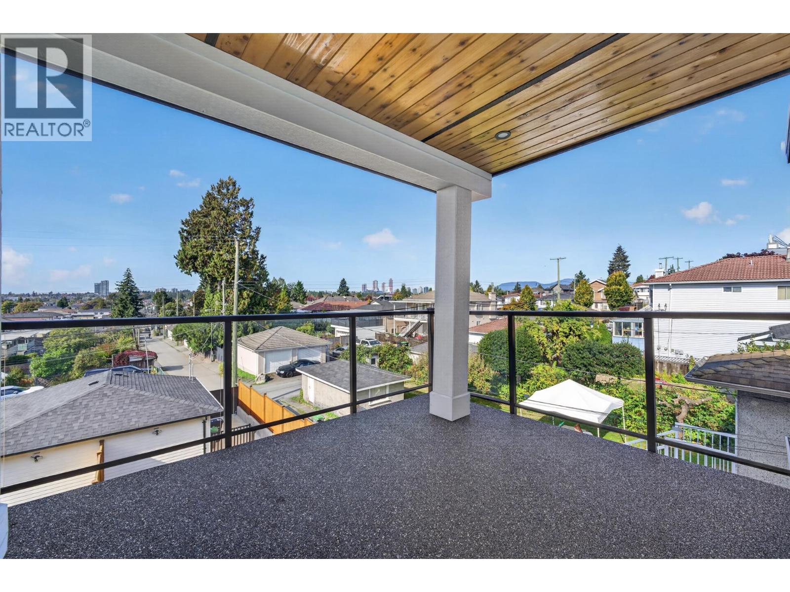 Photo of 2 7361 FRASER STREET 26