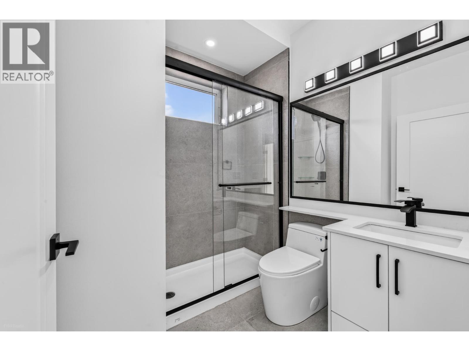 Photo of 2 7361 FRASER STREET 20