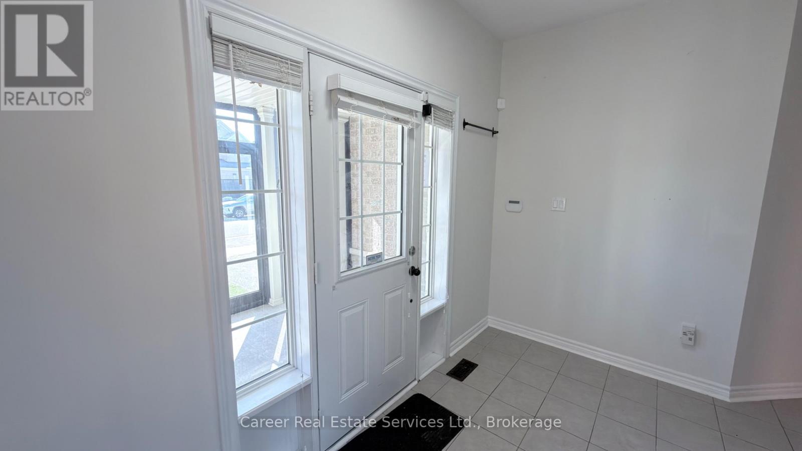 10 Campview Street, Whitby, ON photo 2
