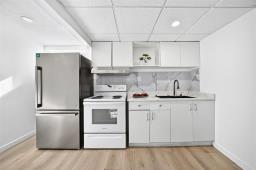 176 Greenwood Avenue, Winnipeg, MB R2M2T5 Photo 19