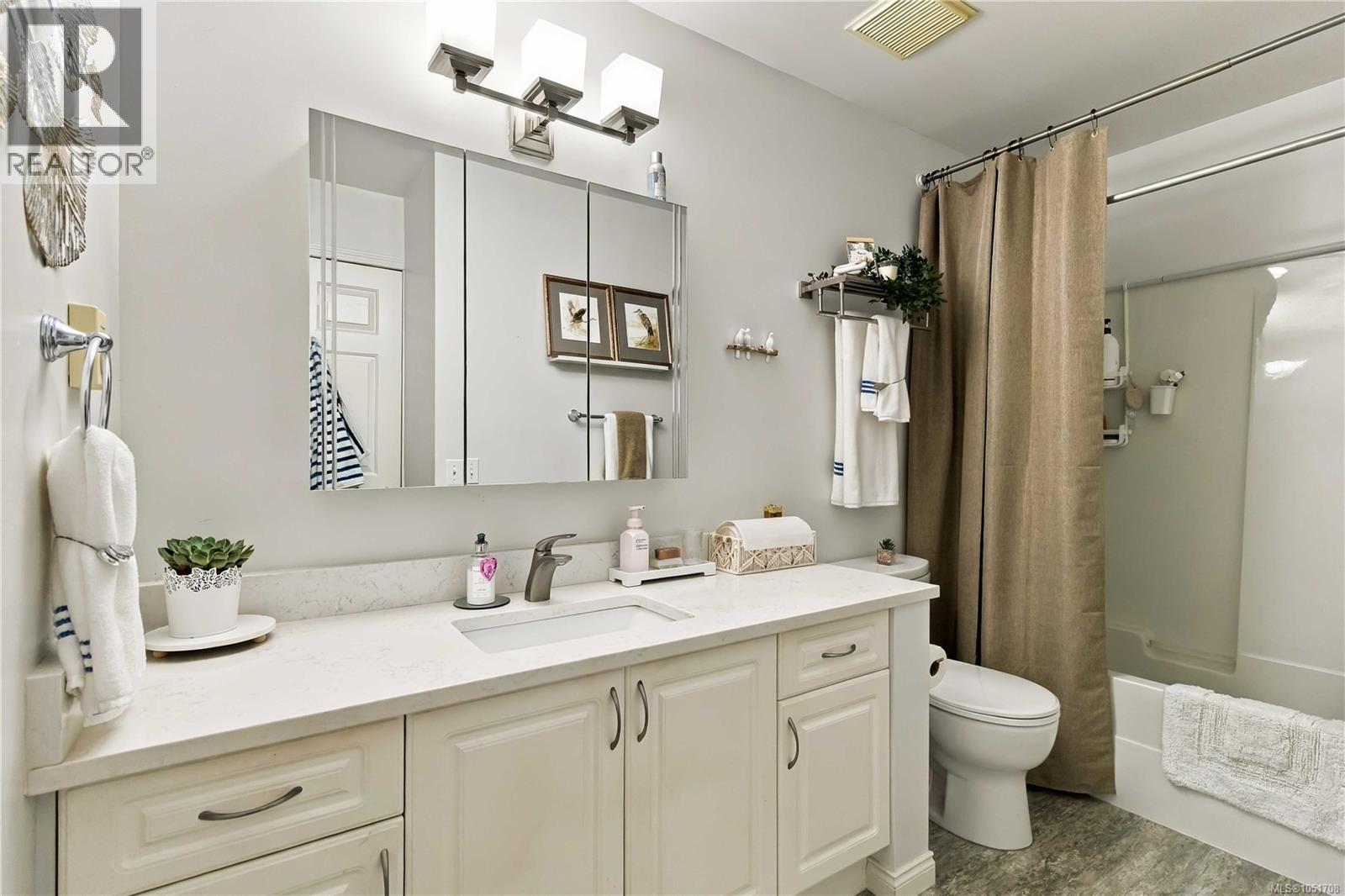 #105 290 Island Hwy - 22
